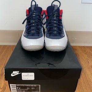 Nike Olympic Foams size 7 youth